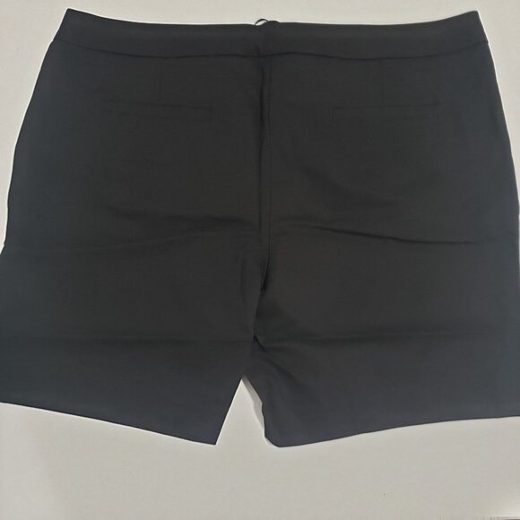 NWT Measure & Made 6" Short Short in Black - Size 16.2 - Picture 3 of 6